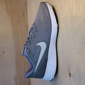Nike Revolution 5 'Cool Grey' Lightweight Road Running Athletic Shoe